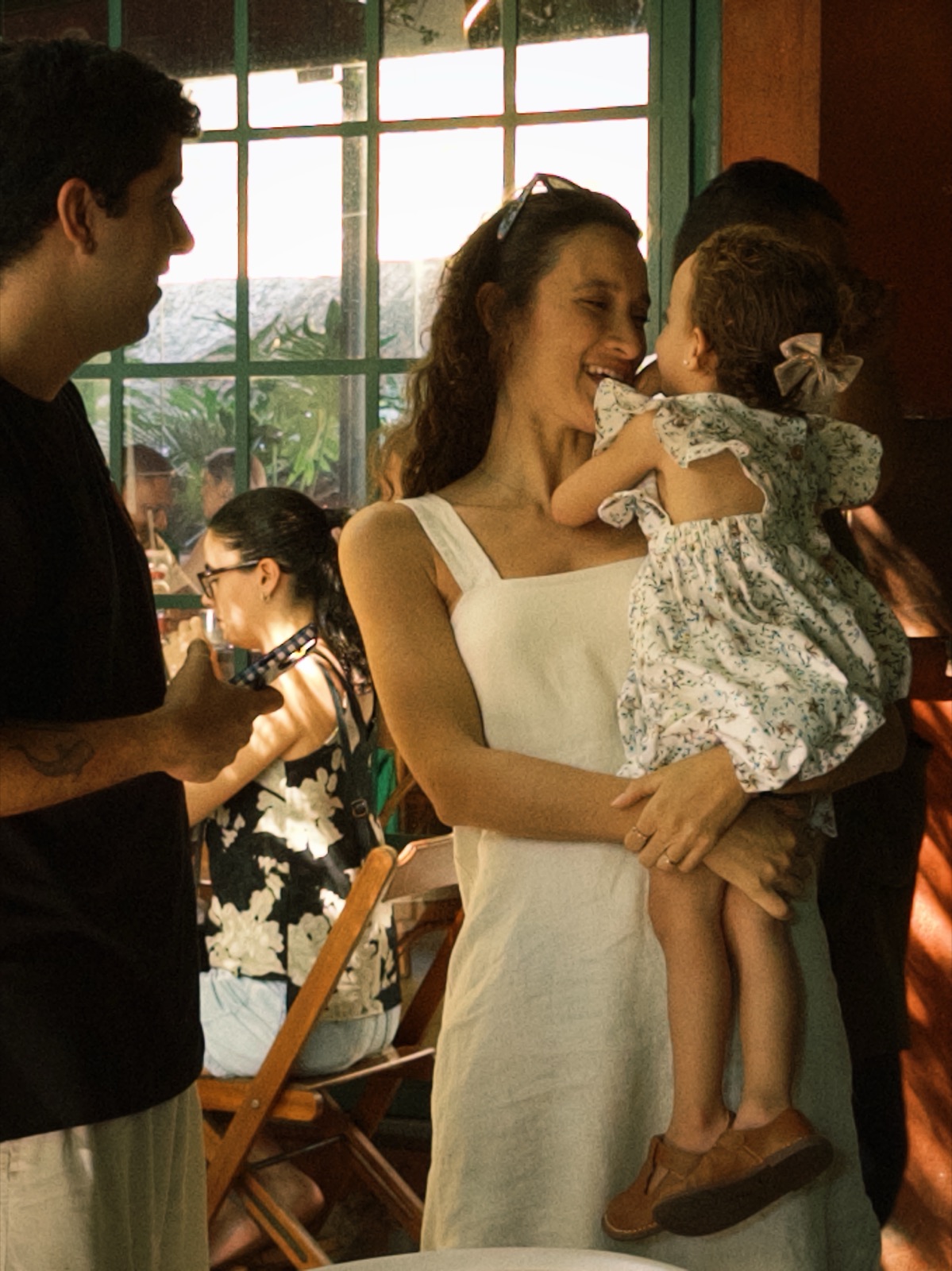 Clientes no salão do Vilelê durante o almoço